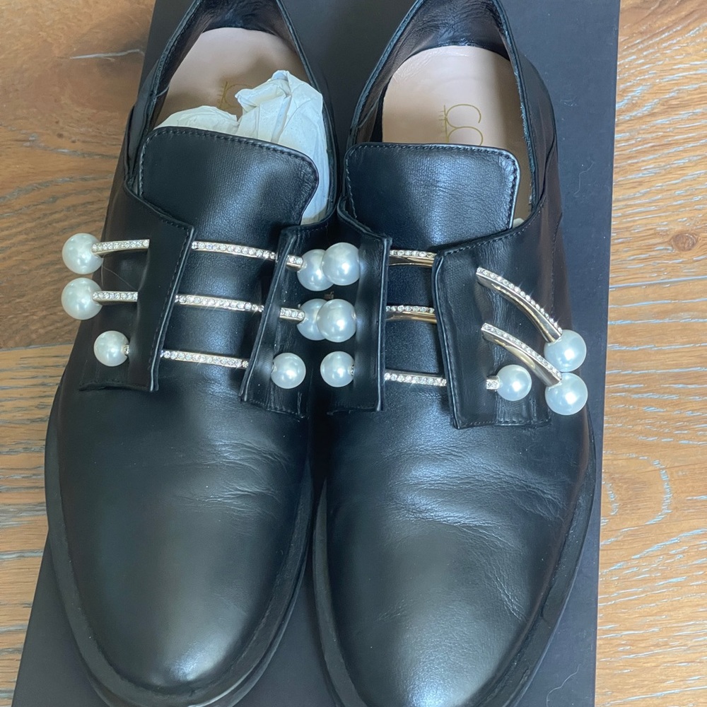 Coliac Pearl-embellished Loafers In Black 38